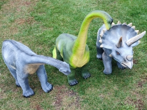 3-er Set Dinos: Triceratops-, Brachio-, Gamarasaurier, bis 120 cm lang 1