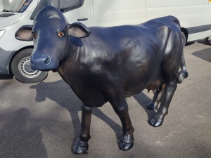 Angus Kuh lebensgross, Dekofigur für den Garten 3