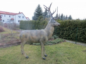 Lebensgrosser Hirsch an Weihnachten