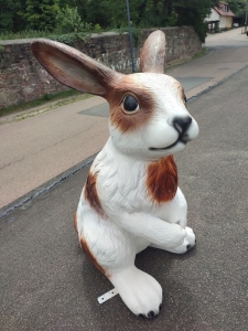 Deko-Hasenfigur für Gartendeko, braun-weiss, 113 cm 1