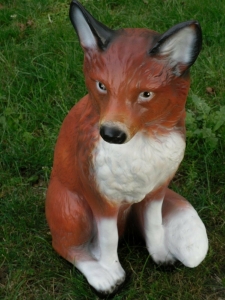 Deko Fuchs für den Garten: Fuchs sitzend, 49 cm hoch