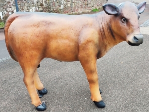 Deko Kalb lebensgross, stehend, braun, geeignet für den Innen- und Aussenbereich 1