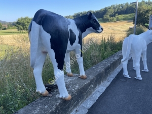 Deko Kalb Gartenfigur lebensgross von hinten