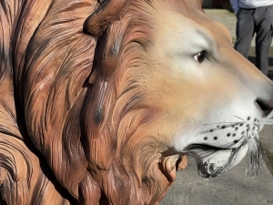 Deko Löwe, Kopf- und Gesichtsdetail