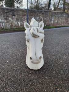 Betonfigur Pferdekopf als Gartendeko, 35 cm hoch 5