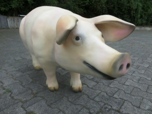 Gartenfigur Schwein lebensgross, 131 cm lang 1