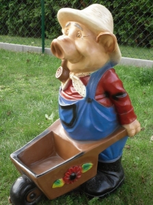 Deko Schwein mit Schubkarre als Blumentopf
