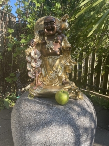 Glücksbuddha Buddhafigur im Garten 49cm