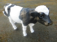 Gartenfigur Kalb lebensgross, schwarz-weiss, 104 cm lang