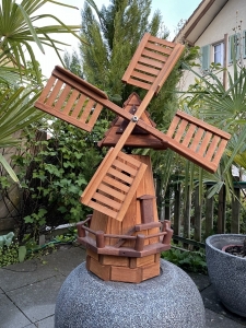 Holz Gartenwindmuehle 100 cm mit Solar als Frontansicht