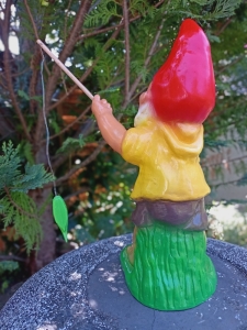 Gartenzwerg am Fischen,  Dekofigur für Gartenteich 3