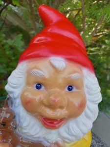 Gartenzwerg mit Rehkitz, 45 cm hoch, Gesicht