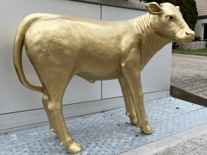Goldenes Kalb lebensgross, Gartendeko