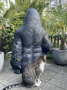 Gorillafigur gross XXL im Garten