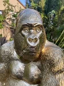 Gorilla Figur in Gold im Garten XXL gross