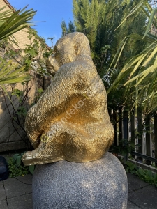 Goldene Gorilla Figur Gartenfigur