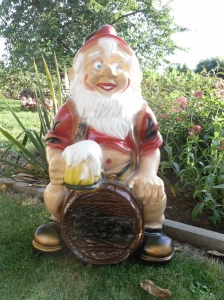 Grosser Gartenzwerg  Bierfass, 67 cm hoch