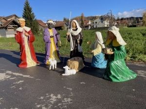 Grosse Krippenfiguren von der rechten Seite