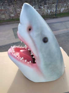 Haifisch Deko Figur: Haikopf Wanddeko, 82 cm hoch