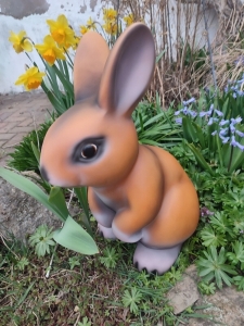 45 cm hohes Hasenkind, herzige Gartendeko mit Jöö-Effekt 1