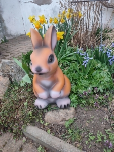 45 cm hohes Hasenkind, herzige Gartendeko mit Jöö-Effekt 2
