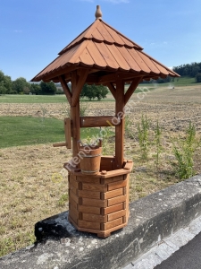 Holzbrunnen Zierbrunnen aus Holz mit Dach