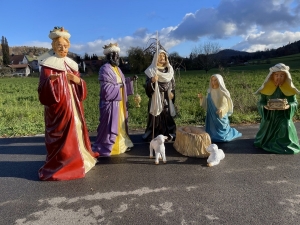 8-teiliges Krippenfiguren Set in der Frontansicht