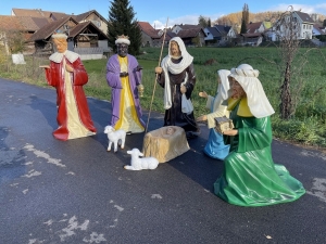 Krippenfiguren Set mit Maria Josef und Koenigen von der Seite