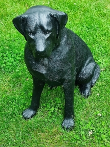 Dekofigur Hund eines sitzenden Labradors, 65 cm hoch 2