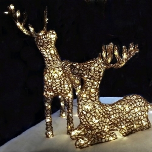 Stehendes Rentierbaby, beleuchtet mit 96 LED's, einzigartiger Kristall-Look 2