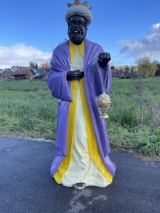 Melchior Krippenfigur stehend in Blau und Gold