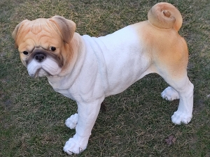 Mops, Deko Hundefigur stehend, Braun-Weiss