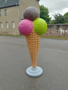 Riesiger Eis Aufsteller Eistüte mit 4 Kugeln