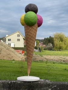 Riesen Eistuete ca. 2 Meter in der Rueckansicht