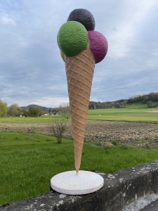 Riesen Eistuete ca. 2 Meter von der Seite
