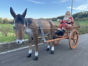 Samichlaus mit Esel und Schlitten ca. 150 cm in der Gesamtansicht.