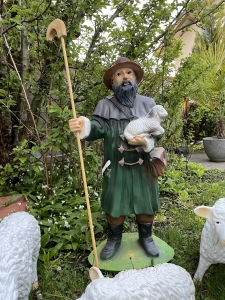 Schaeferfigur 100 cm mit Lamm im Detail