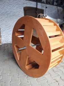 Grosses Wassermühlenrad, 1 Meter Durchmesser 1
