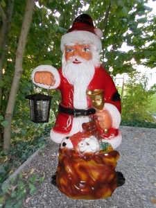 Beleuchteter Weihnachtsmann mit Laterne als Gartendeko 2