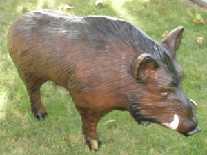 Wildschwein Deko Figur: Eber stehend 94cm lang