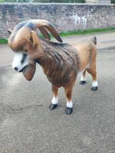 Grosse Ziegenbock Deko Figur für die Gartendeko, 90 cm hoch 1